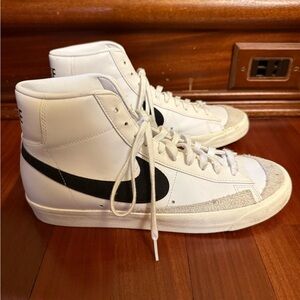 Nike Men’s blazer mid 77 sneaker